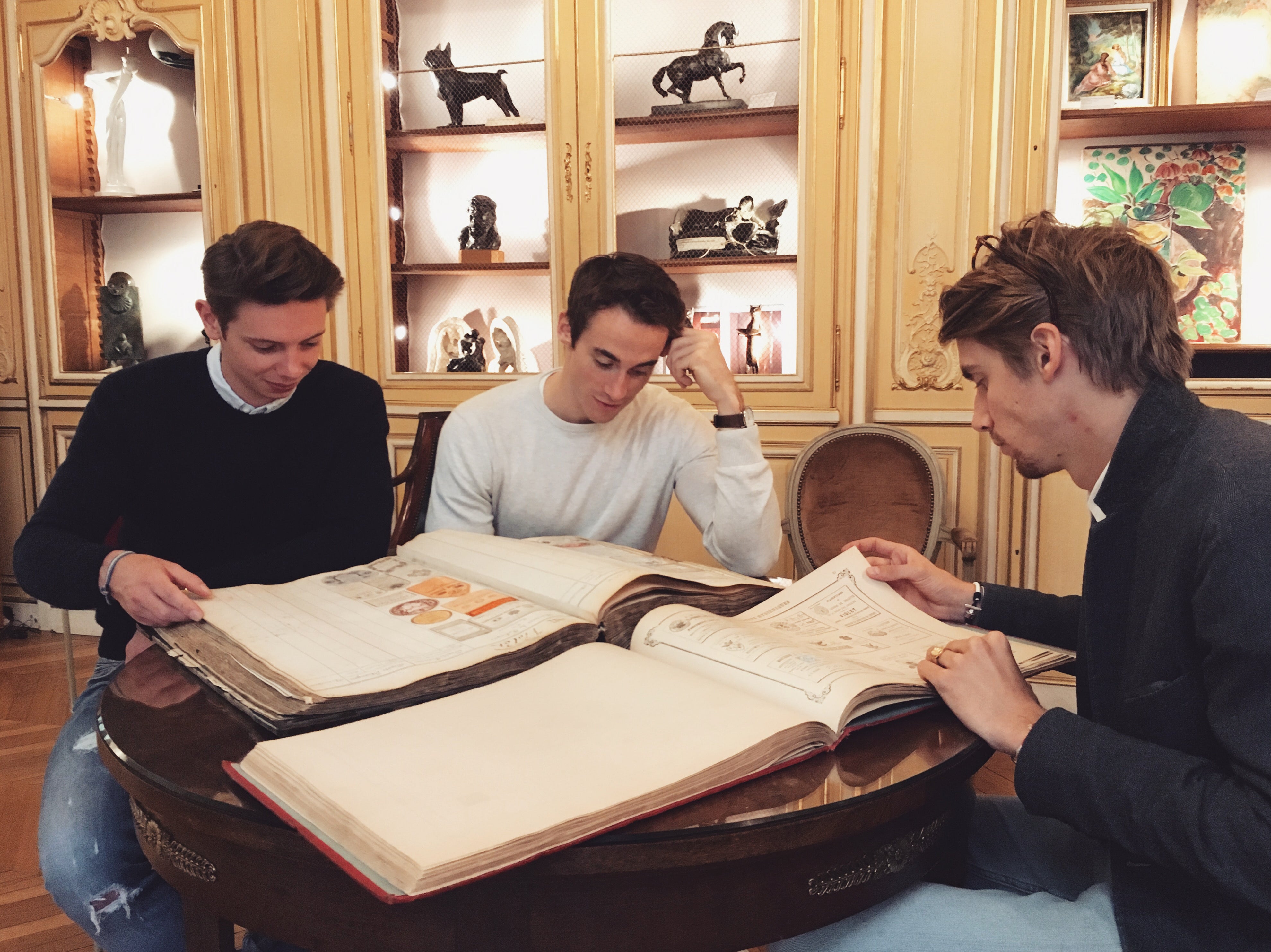 à la recherche d'archives de la maison